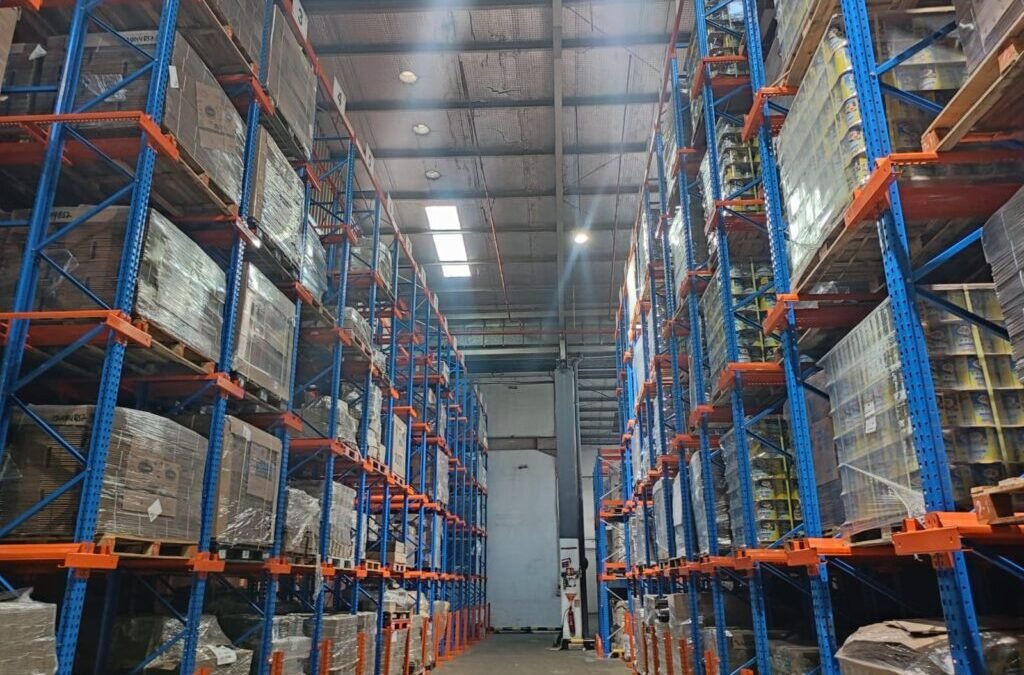 Panduan Memilih Rak Gudang untuk Industri Otomotif, Tekstil, dan Elektronik